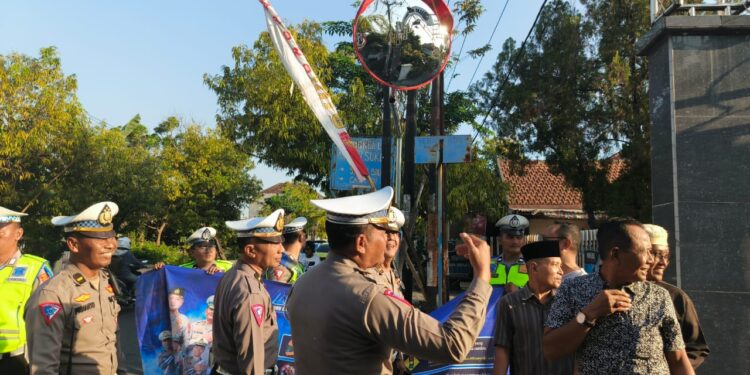 Operasi Patuh Semeru 2024, Polantas Ngawi Pasang Convex Mirror