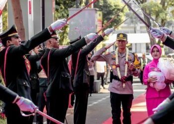 AKBP Oskar Syamsuddin Tiba di Mapolres Tuban Disambut Dengan Gerbang Pora