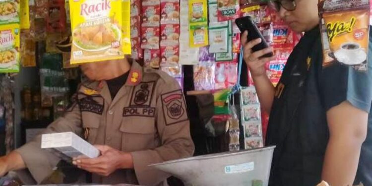 Dari 4 Toko Kelontong, Satpol PP Lamongan Bersama KPPBC TMP B Gresik Sita 5.780 Batang Rokok Ilegal