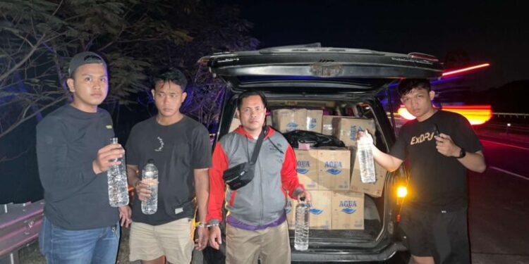 Pengiriman 834 Liter Arak Putih ke Jombang-Mojokerto Digagalkan Polisi di Tol