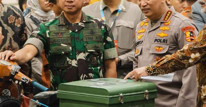 Panglima TNI Dampingi Presiden RI Hadiri Festival Like 2 KLHK  di JCC Senayan