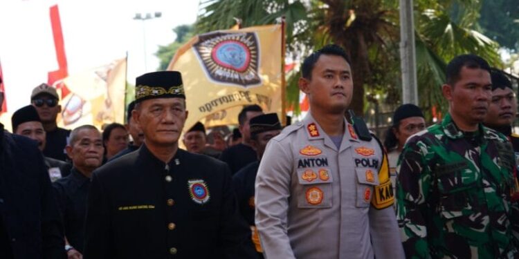 Polres Ponorogo Kawal Pelaksanaan Haul Akbar Ki Ngabei Soero Diwirdjo dan H.R. Djimat Hendro Sowarno