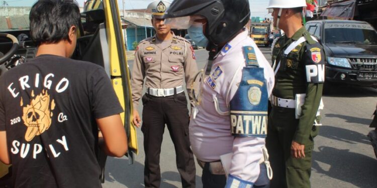 Polres Ponorogo Bersama Denpom dan Dishub Menggelar Pemeriksaan Ranmor