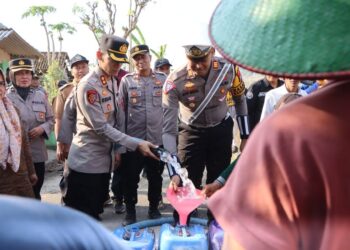 Polres Tuban Kembali Distribusikan Air Bersih Bantu Warga di Musim Kemarau