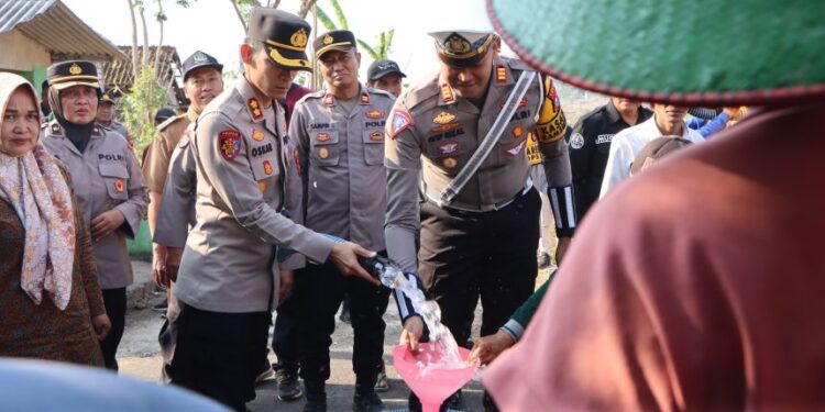 Polres Tuban Kembali Distribusikan Air Bersih Bantu Warga di Musim Kemarau