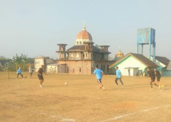 Meriahkan HUT Kemerdekaan RI Ke-79, Koramil Bancar Tuban Bersama Pemdes Sumberan Gelar Pertandingan Eksebisi Futsal ﻿