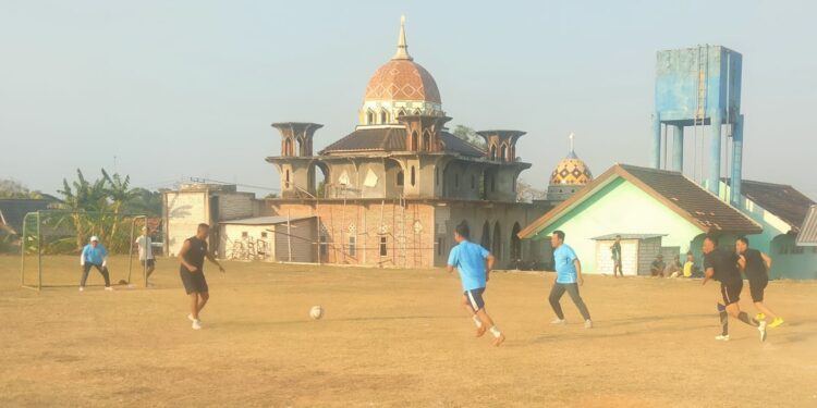 Meriahkan HUT Kemerdekaan RI Ke-79, Koramil Bancar Tuban Bersama Pemdes Sumberan Gelar Pertandingan Eksebisi Futsal 