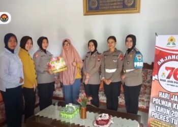 Jelang HUT ke-76, Polwan Polres Tuban Anjangsana ke Rumah Purnawirawan Polwan