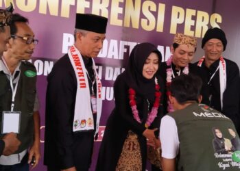 Ikfina Fatmawati – Sa’dulloh Syarofi ( IDOLA) Resmi Daftar di KPU Kabupaten Mojokerto