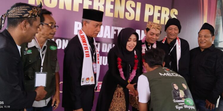 Ikfina Fatmawati – Sa’dulloh Syarofi ( IDOLA) Resmi Daftar di KPU Kabupaten Mojokerto