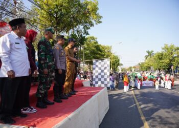 Kepala Dinas Pendidikan Berangkatkan Karnaval TPA dan KB HUT RI dengan Tema ‘Wonderful Indonesia with Flora and Fauna
