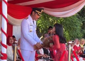 SAFIRA PUTERI CALESTYN, PENYANYI CILIK BERBAKAT DAPAT APRESIASI MAS LINDRA