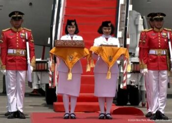 Bendera Pusaka dan teks proklamasi tiba di Bandara Sepinggan, Balikpapan, Kalimantan Timur