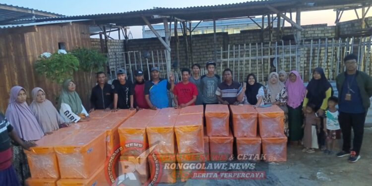 Risma Penuhi Janji Berikan Indocool Box Pada Nelayan Karangagung Palang Tuban
