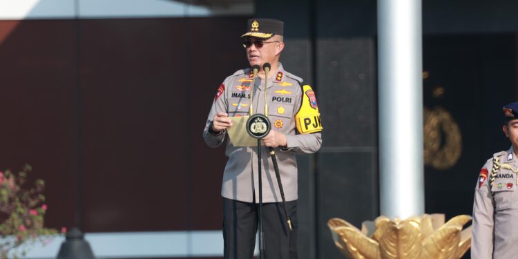 Pimpin Apel Pagi Kapolda Jatim Tekankan Netralitas Polri dalam Pilkada