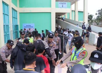 Polres Tuban Libatkan Ratusan Personel Gabungan, Pertandingan Liga 2 Persela VS Deltras Berlangsung Kondusif