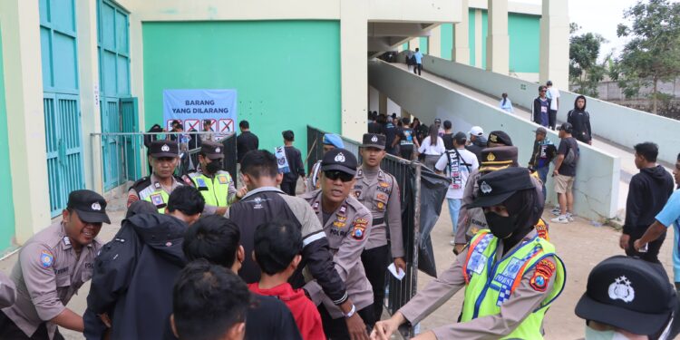 Polres Tuban Libatkan Ratusan Personel Gabungan, Pertandingan Liga 2 Persela VS Deltras Berlangsung Kondusif