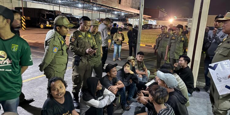 Resahkan Warga, Polres Mojokerto Kota bersama Satpol PP Berhasil Amankan Puluhan Pengamen Jalanan