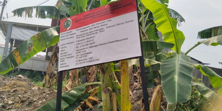 Pembangunan pelebaran ruas jalan Banjaragung – Sawo wilayah Kecamatan Puri – dan sekitarnya