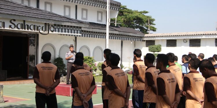 Pimpin Apel, Kabid Pembinaan Tekankan Jaga Kekompakan dan Semangat Kepada Warga Binaan Pekerja