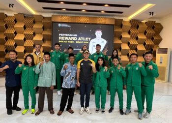 Bupati Tuban Serahkan Penghargaan Kepada Atlet dan Kafilah Tuban