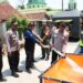 Mobil AWC Polres Mojokerto Kota Keliling Desa Pasok Air Bersih Untuk Warga