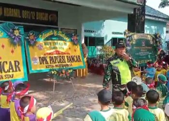 Geruduk Markas Koramil 0811/12 Bancar Tuban, Anak-anak TK Beri Kejutan HUT TNI Ke 79 ﻿