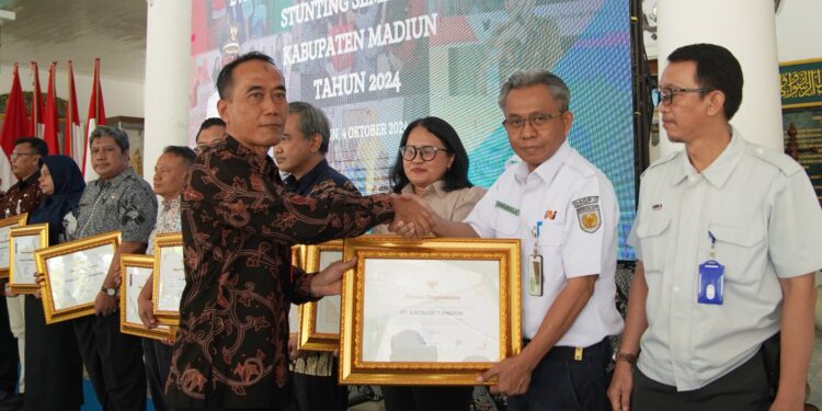 PT KAI Daop 7 Madiun Salurkan Tanggung Jawab Sosial dan Lingkungan Sebesar Lebih dari Rp1 Miliar