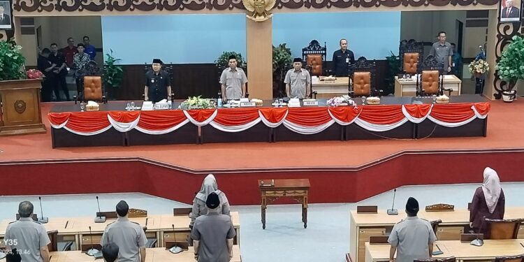Rapat Paripurna DPRD Kabupaten Mojokerto Agenda Penyampaian Bupati Atas Raperda APBD TA. 2025