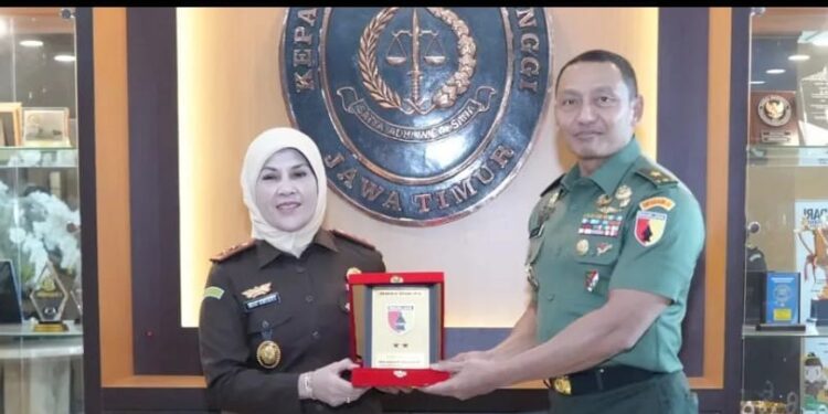 Sinergitas TNI dan Kejaksaan Perkuat Penegakan Hukum di Jawa Timur