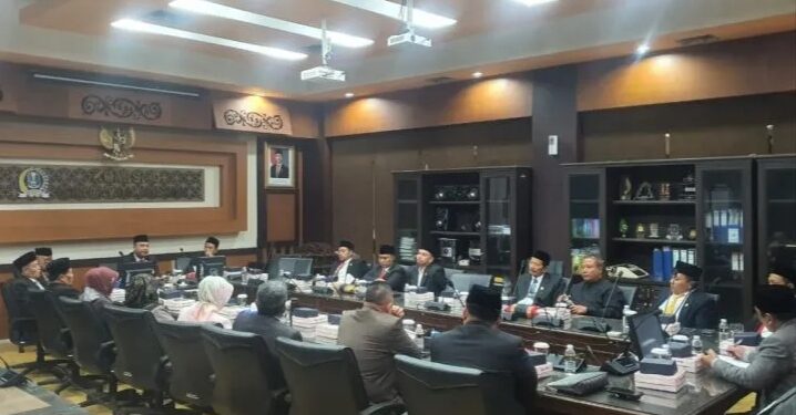 Dewan Perwakilan Rakyat Daerah Jawa Timur tetapkan pimpinan alat kelengkapan dewan