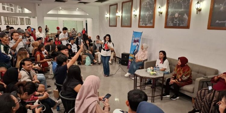 Di Kayutangan Heritage, Ratusan Anak Muda Malang Curhat ke Mak Risma