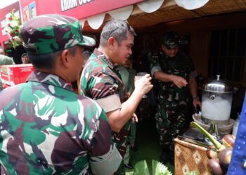 KASAD Cicipi Minuman Kuliner Khas UMKM dari Kodim 0811/Tuban