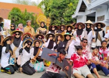 MTS Al- Mustofa Canggu, Jetis Mojokerto Gelar Karnaval Peringati Hari Pahlawan