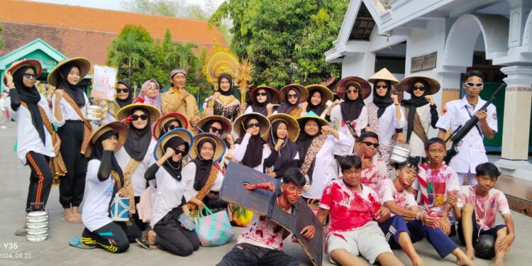 MTS Al- Mustofa Canggu, Jetis Mojokerto Gelar Karnaval Peringati Hari Pahlawan