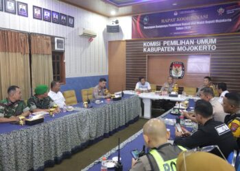 Kepolisian Resor Mojokerto Gelar Patroli Bermotor Pastikan Logistik Pemilukada Aman
