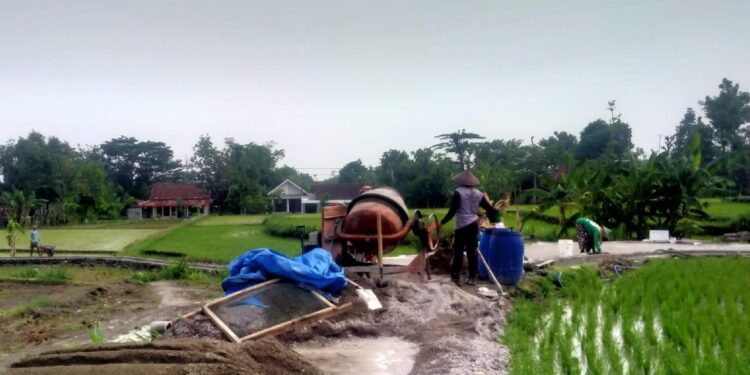 Pengerjaan Proyek P3TGAI Diduga Tak Sesuai Permen PUPR No 4 Tahun 2021, Ketua Hippa Desa Pupus Bakal Dilaporkan