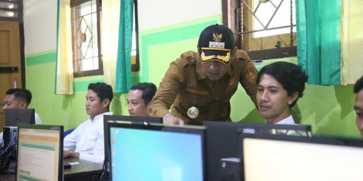 Tinjau Try Out Uji Kompetensi PPPK, Ini Pesan Mas Lindra