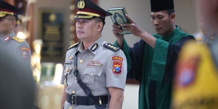 Kapolda Jatim Pimpin Upacara Serah Terima Jabatan Irwasda