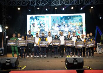 MAS LINDRA SERAHKAN PENGHARGAAN KEPADA KONTINGEN KABUPATEN TUBAN PADA POPDA DAN PEPARPEDA JAWA TIMUR 2024 SERTA PEPARNAS SOLO 2024