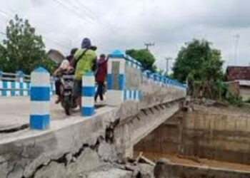 Retak, Belum Diresmikan, Jembatan Dengan Anggaran 9 Miliar Menuai Tanda Tanya