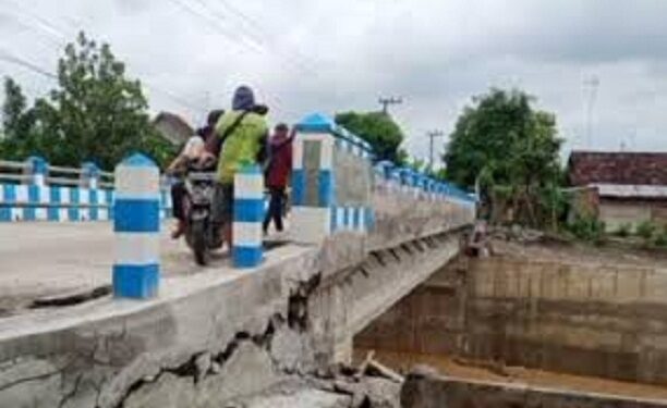 Retak, Belum Diresmikan, Jembatan Dengan Anggaran 9 Miliar Menuai Tanda Tanya