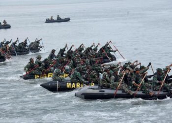 Tim Dayung Perahu Karet Yonif 3 Marinir Taklukan Selat Madura Pada Try Out Tingkat Pasmar 2