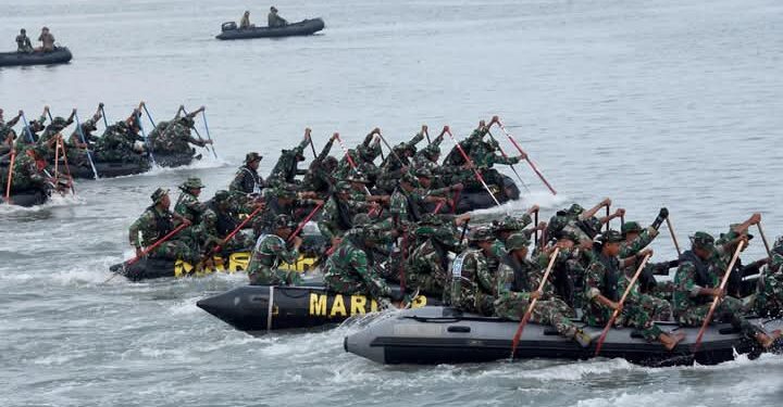 Tim Dayung Perahu Karet Yonif 3 Marinir Taklukan Selat Madura Pada Try Out Tingkat Pasmar 2