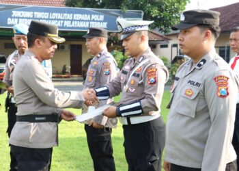 Upacara Hari Kesadaran Nasional, Kapolres Berikan Reward 14 Personel Berprestasi