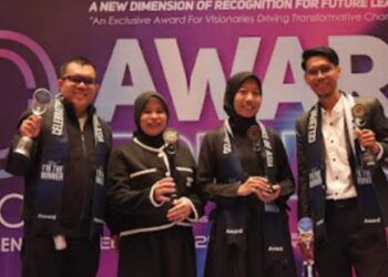 H. Rachmat Hidayat J Dianugerahi INSPIRING PROFESSIONAL & LEADERSHIP AWARD 2025 Sebagai CEO of the Year in Digital Holding Company