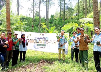 Tanam Bibit Pohon – Buah KPH Lawu Ds Berkolaborasi Dengan Mahipa Unmuh Ponorogo