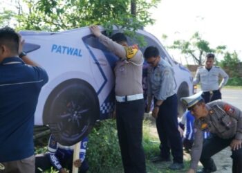 Satlantas Polres Tuban Gunakan Replika Polisi Dan Mobil Patroli untuk Kurangi Kecelakaan