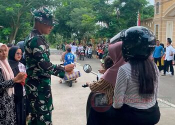 Satgas TMMD Ke -123 Berbagi Takjil di Bulan Suci Ramadhan