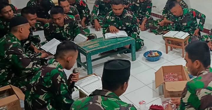 Letda Marinir Bambang, Pimpin Kegiatan Tadarus Al Qur’an Dalam Momen TMMD Ke-123 Kodim 0811/Tuban